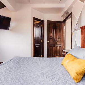 Elegance Hotel